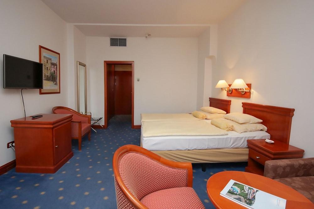 Hotel Villa Radin Vodice Exterior photo
